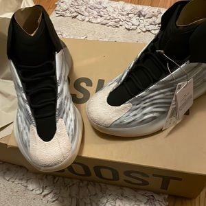 YEEZY QNTM BSKTBL SNEAKERS size 7